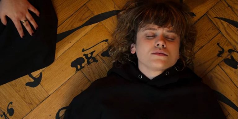 Explicación del final de Monstruos de Cracovia: ¿Son Alex y Wanda la misma persona?