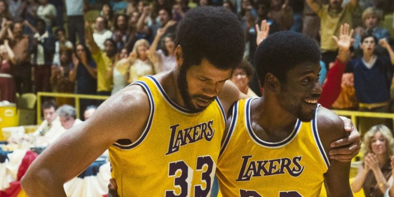 Tiempo de victoria: La dinastía de Los Lakers – Final explicado de la temporada 1